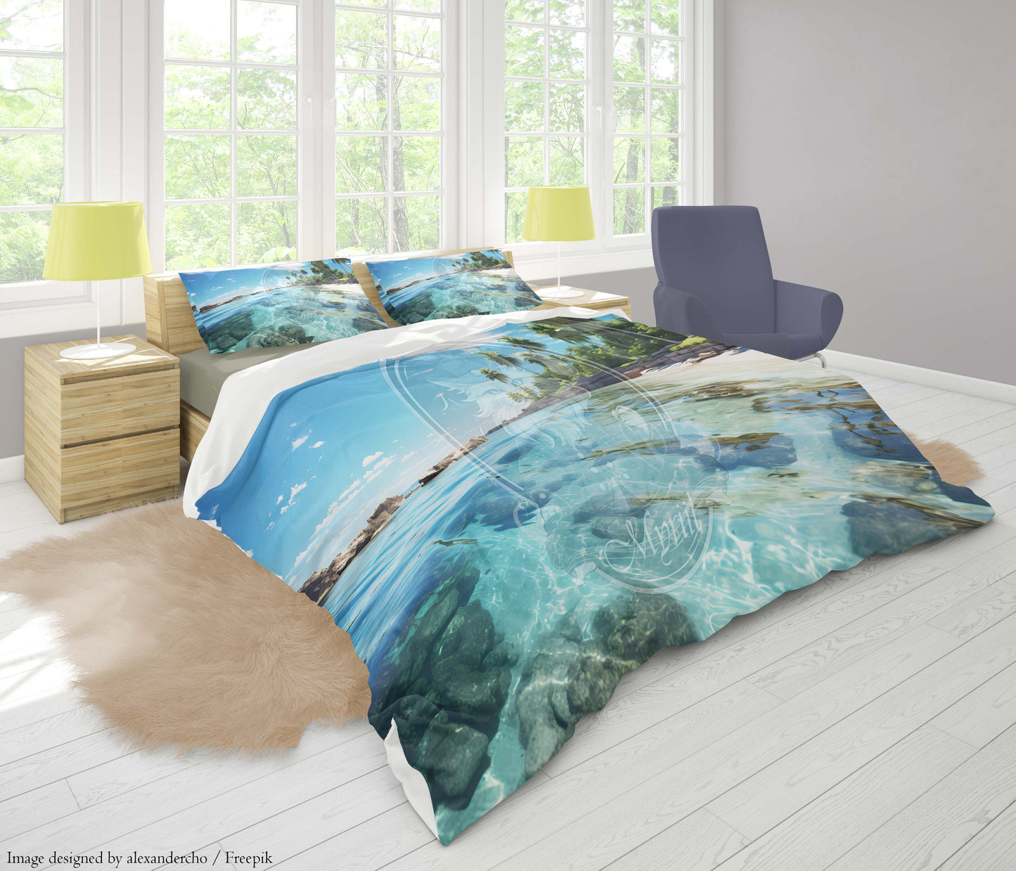 Kristalblauw water bij een eiland